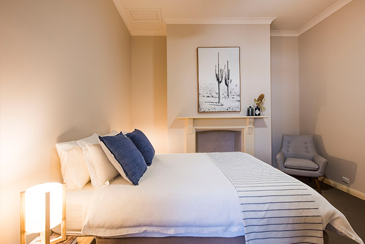 unitBedroom_accommodation_mudgee_stay_cbd_peppertree_terraces