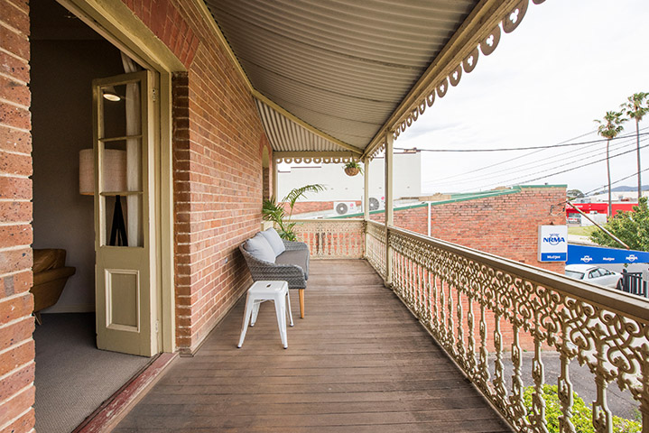 unit_balcony_accommodation_mudgee_stay_cbd_peppertree_terraces