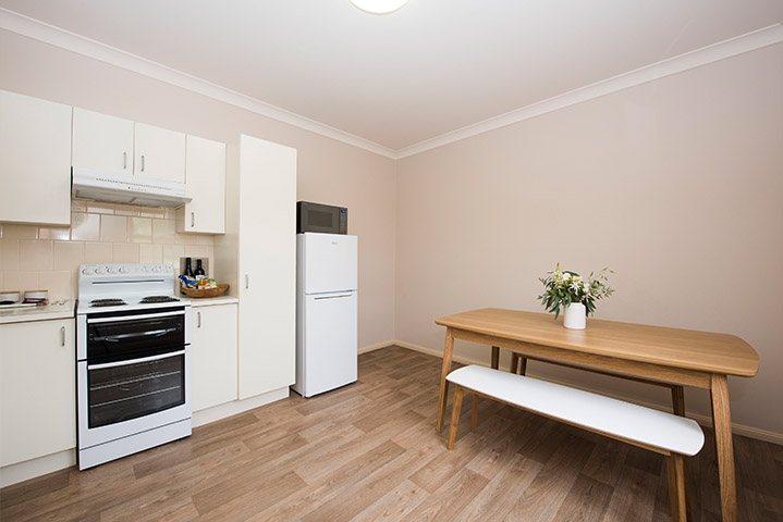 unit_kitchen_accommodation_mudgee_stay_cbd_peppertree_terraces